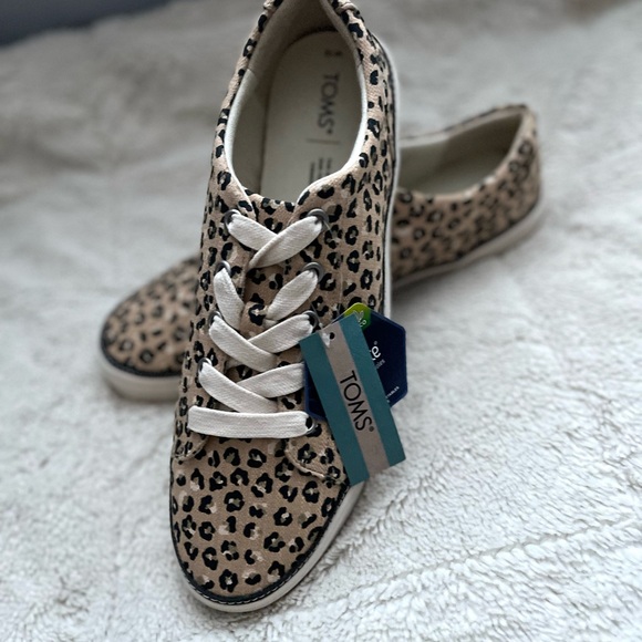 Toms  Natural Textured Cheetah shoes - Picture 1 of 4